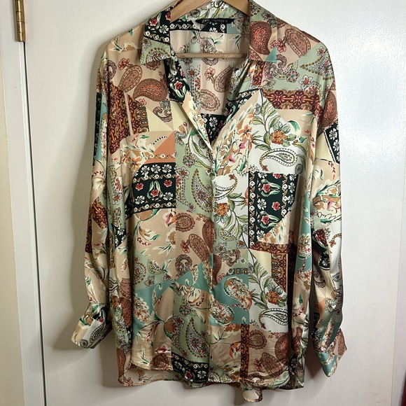 Zara VGUC beautiful paisley colorful button down. - Picture 2 of 10